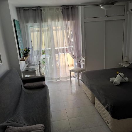New Style Iris Apartment เบนัลมาเดนา ภายนอก รูปภาพ