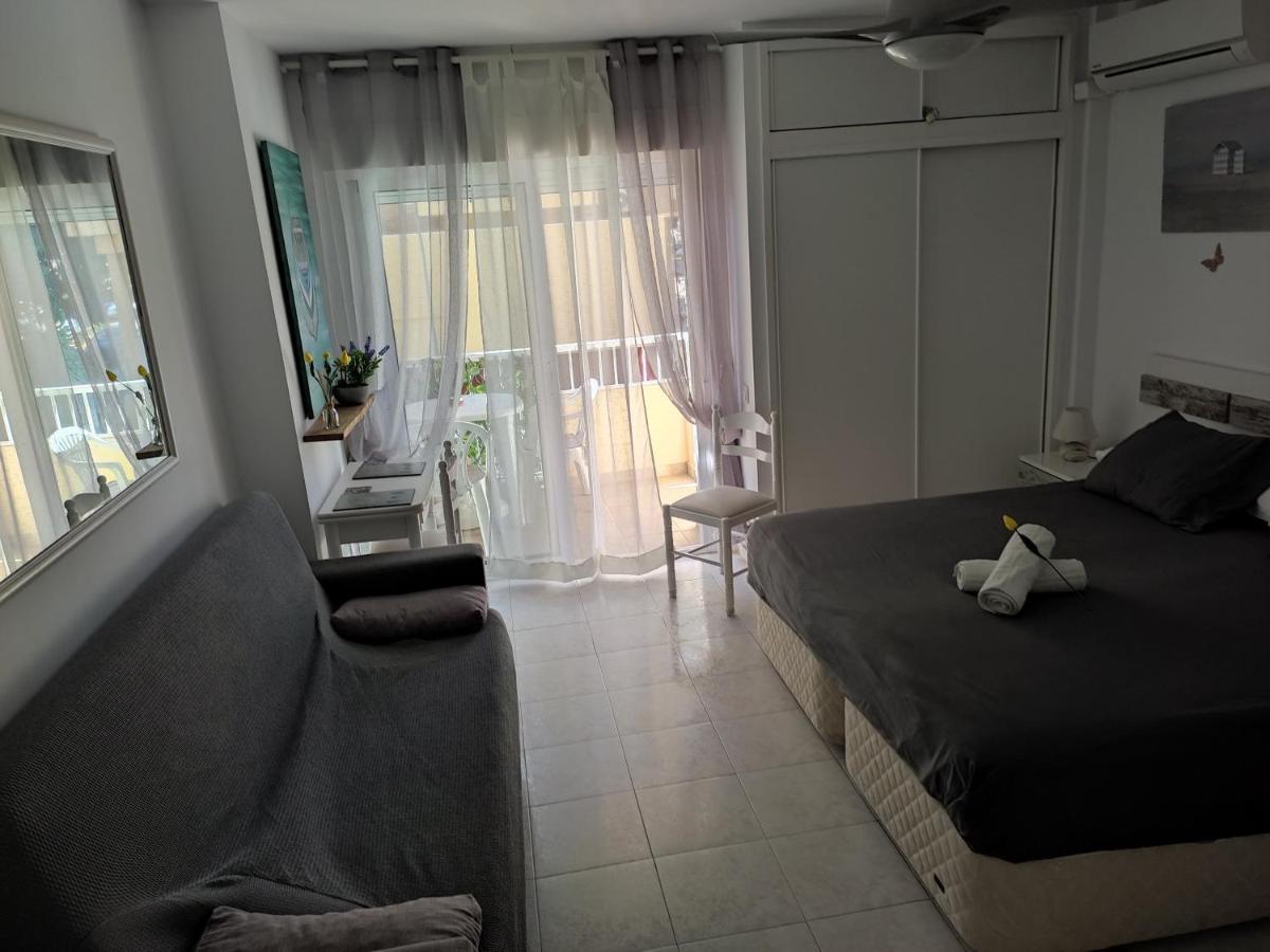 New Style Iris Apartment เบนัลมาเดนา ภายนอก รูปภาพ