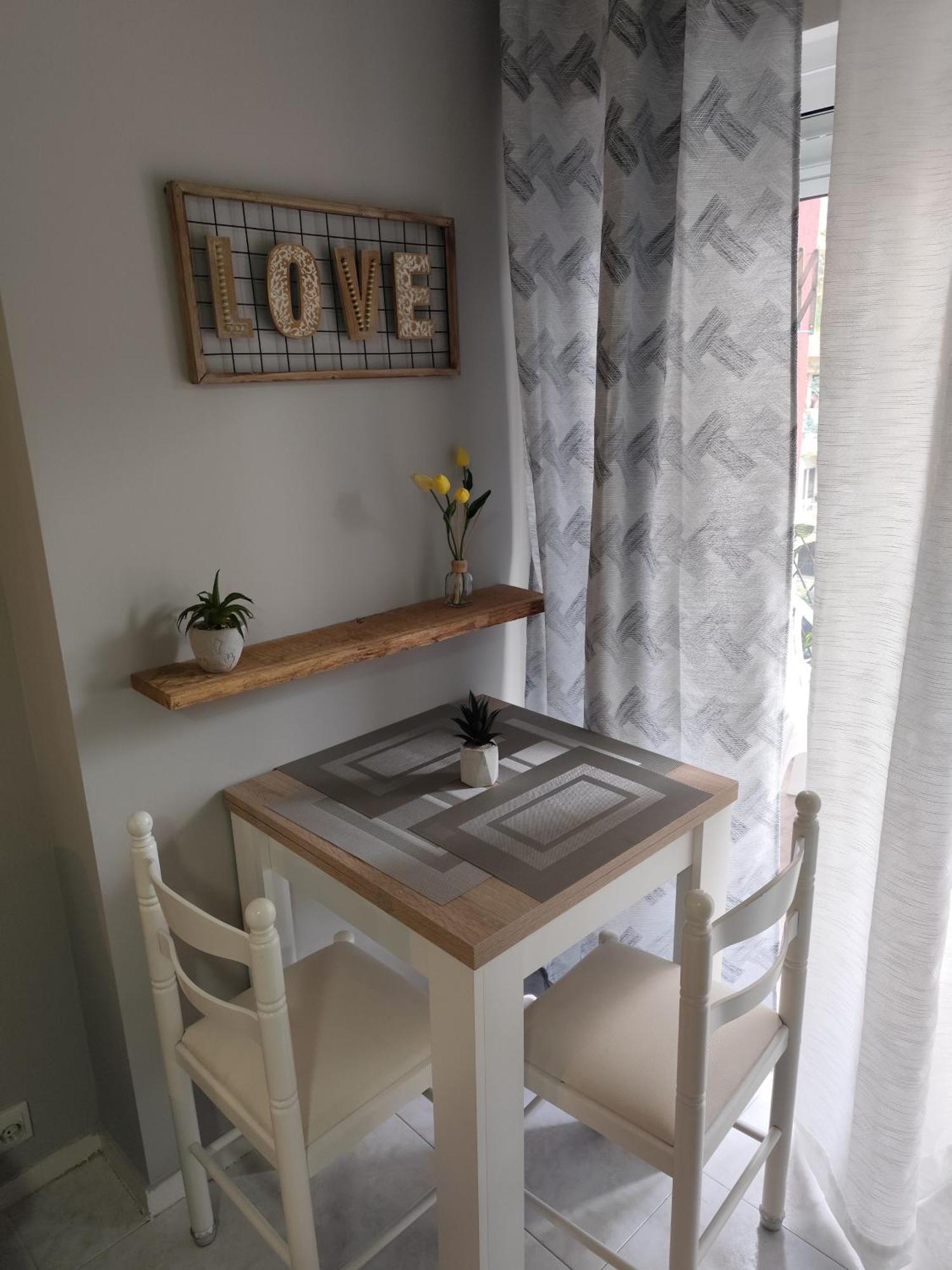 New Style Iris Apartment เบนัลมาเดนา ภายนอก รูปภาพ
